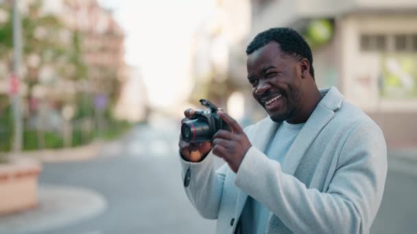 African American Couple Make Picture Using Professional Camera Street — Stok video