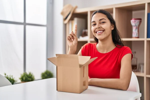 Young Brazilian Woman Looking Cardboard Box Smiling Idea Question Pointing — 图库照片