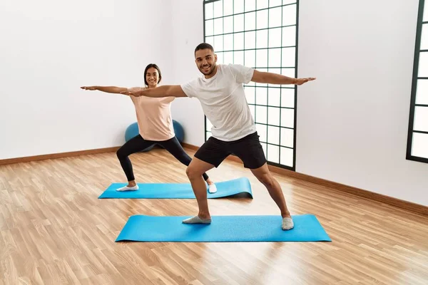 Latin Man Woman Couple Smiling Confident Training Yoga Sport Center — ストック写真