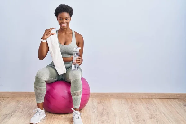 African American Woman Wearing Sportswear Sitting Pilates Ball Smiling Confident — Stockfoto