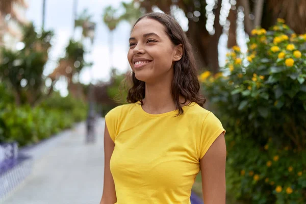 Young African American Woman Smiling Confident Looking Side Park — Foto de Stock