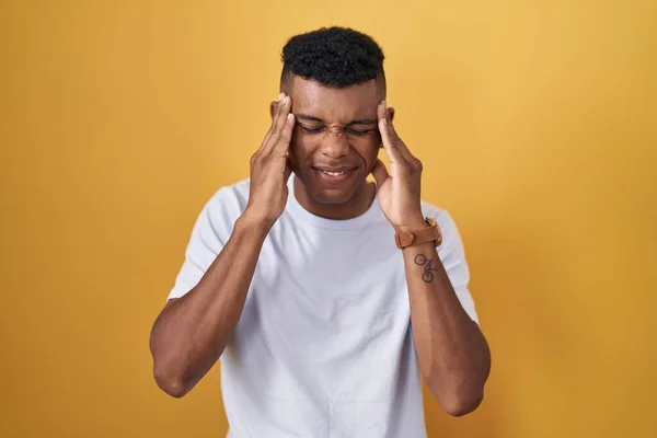 Young Hispanic Man Standing Yellow Background Hand Head Headache Because — Stok fotoğraf
