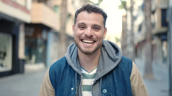 Young Caucasian Man Smiling Confident Street — Stock Photo, Image