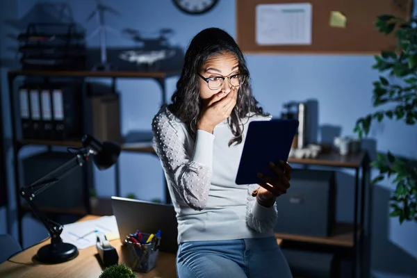 Young Brazilian Woman Using Touchpad Night Working Office Shocked Covering — Stock Photo, Image