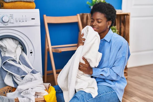 African American Woman Smelling Towel Using Washing Machine Laundry Room — Fotografia de Stock