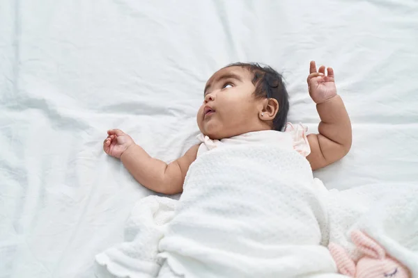 African American Baby Lying Bed Relaxed Expression Bedroom — Stock Photo, Image