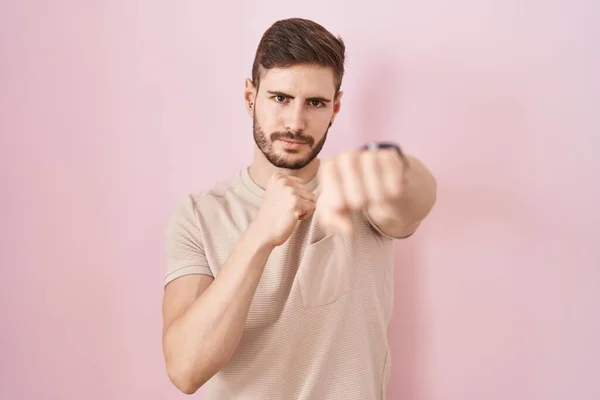 Hispanic Man Beard Standing Pink Background Punching Fist Fight Aggressive — Stockfoto