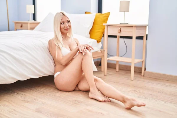 Young Blonde Woman Wearing Lingerie Sitting Floor Bedroom — Fotografia de Stock