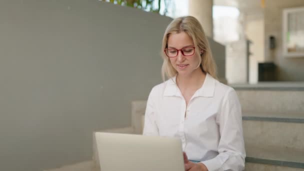 Young Blonde Woman Smiling Confident Using Laptop Street — Stock video