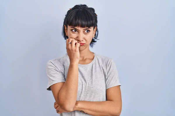 Young Hispanic Woman Wearing Casual Shirt Blue Background Looking Stressed — Stock Photo, Image