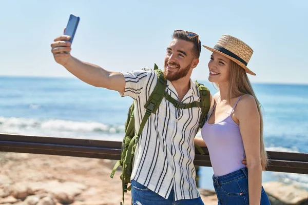 Man Woman Tourist Couple Smiling Confident Make Selfie Smartphone Seaside — Stockfoto