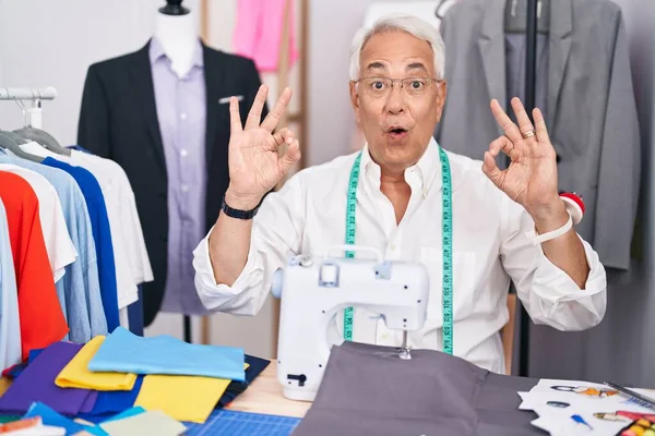 Middle Age Man Grey Hair Dressmaker Using Sewing Machine Looking — ストック写真