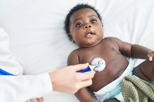 African American Baby Having Medical Examination Lying Bed Bedroom — Stock Photo, Image