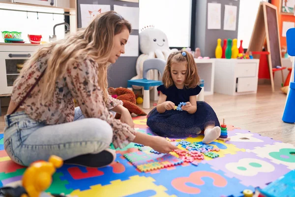Teacher Toddler Playing Maths Puzzle Game Sitting Floor Kindergarten — Stok fotoğraf