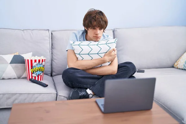 Hispanic Young Man Watching Horror Movie Laptop Depressed Worry Distress — Stock Photo, Image