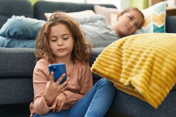 Two Kids Watching Using Smartphone Home — Stok fotoğraf