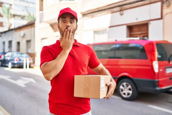 Young Hispanic Man Beard Wearing Delivery Uniform Cap Holding Box — Zdjęcie stockowe