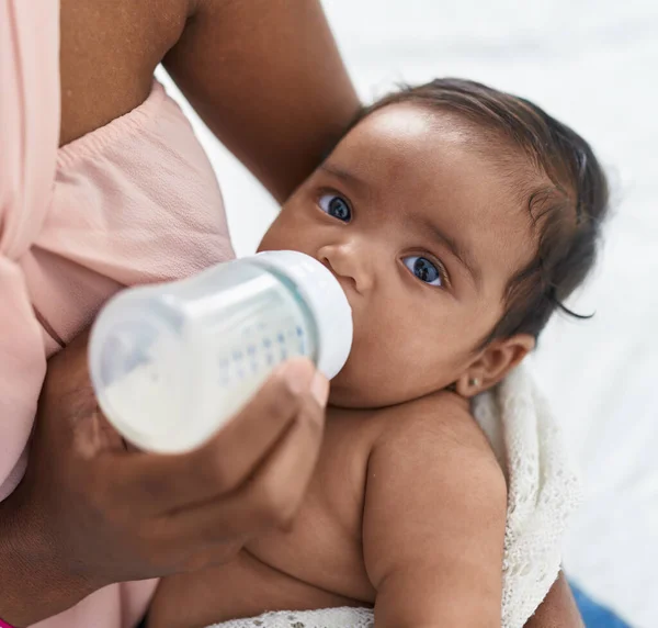 African American Baby Sucking Feeding Bottle Bedroom — Foto Stock