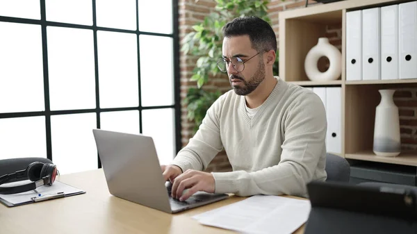 Young Hispanic Man Business Worker Using Laptop Working Office —  Fotos de Stock