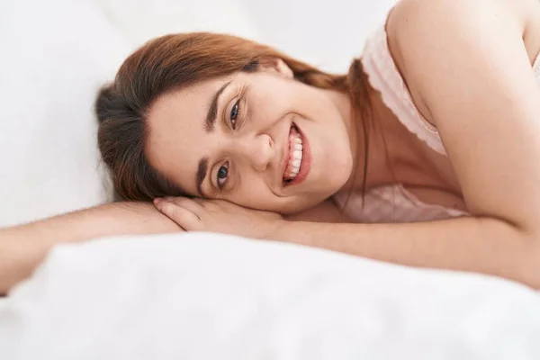 Young Woman Smiling Confident Lying Bed Bedroom — Foto de Stock