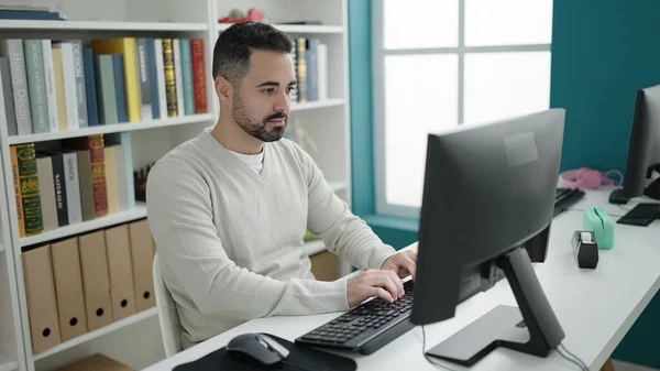 Young Hispanic Man Student Using Computer Studying Library University —  Fotos de Stock