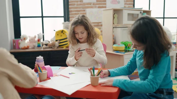 Two Kids Students Sitting Table Drawing Paper Kindergarten — 图库照片