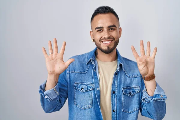 Young Hispanic Man Standing Isolated Background Showing Pointing Fingers Number — Stockfoto