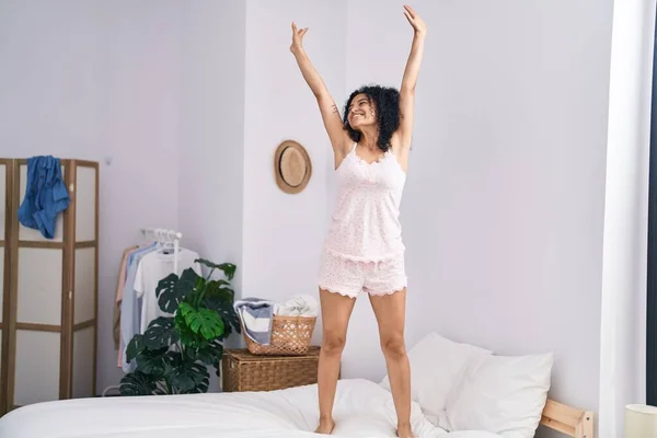 Young Hispanic Woman Smiling Confident Standing Bed Bedroom — 图库照片