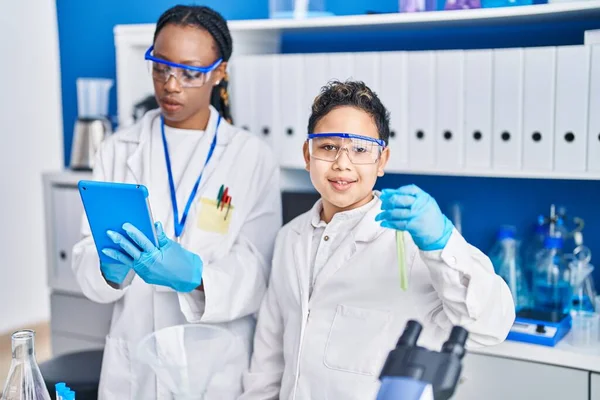African American Mother Son Scientists Using Touchpad Working Laboratory — Foto Stock