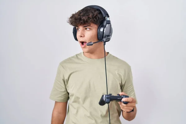 Hispanic Teenager Playing Video Game Holding Controller Angry Mad Screaming — Stock Photo, Image