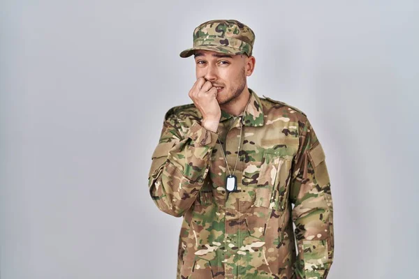 Young Hispanic Man Wearing Camouflage Army Uniform Looking Stressed Nervous — Foto de Stock