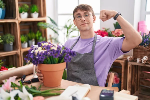 Caucasian Blond Man Working Florist Shop Strong Person Showing Arm — 스톡 사진