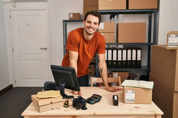 Young Hispanic Man Ecommerce Business Worker Smiling Confident Office — Fotografia de Stock