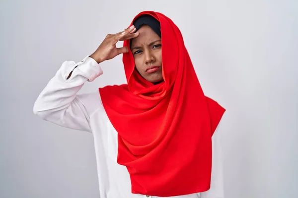 Young Arab Woman Wearing Traditional Islamic Hijab Scarf Worried Stressed — Stockfoto