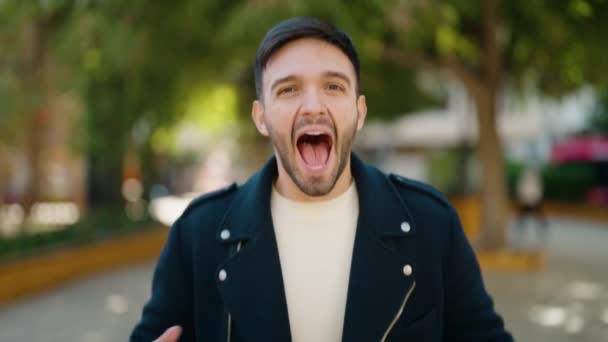 Young Hispanic Man Screaming Standing Park — Stock video