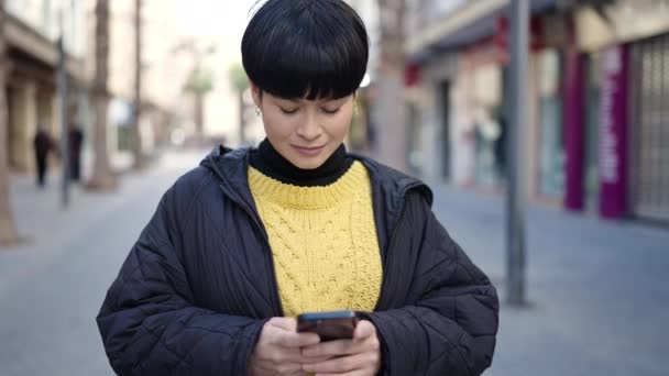 Young Chinese Woman Smiling Confident Using Smartphone Street — Video Stock