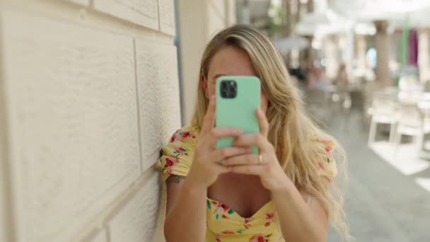 Young Beautiful Hispanic Woman Smiling Confident Making Photo Smartphone Street — Stock video