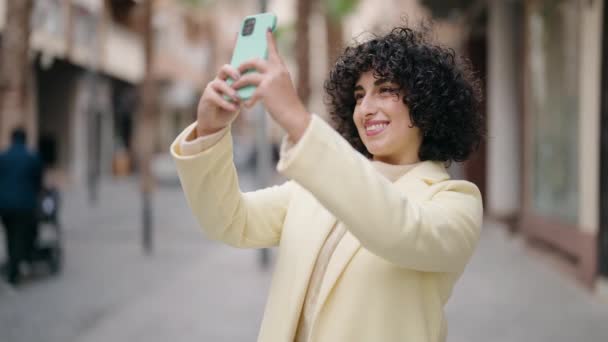 Young Woman Smiling Confident Making Selfie Smartphone Street — Vídeo de stock