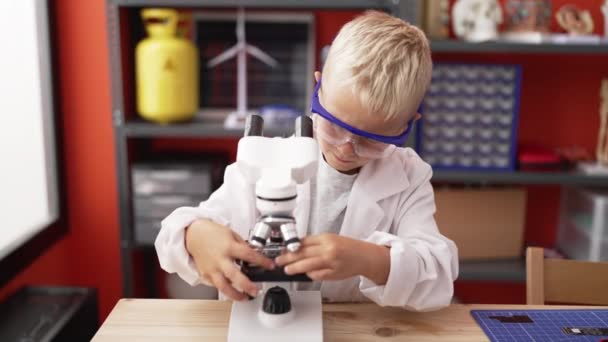 Adorable Toddler Student Using Microscope Standing Classroom — Αρχείο Βίντεο