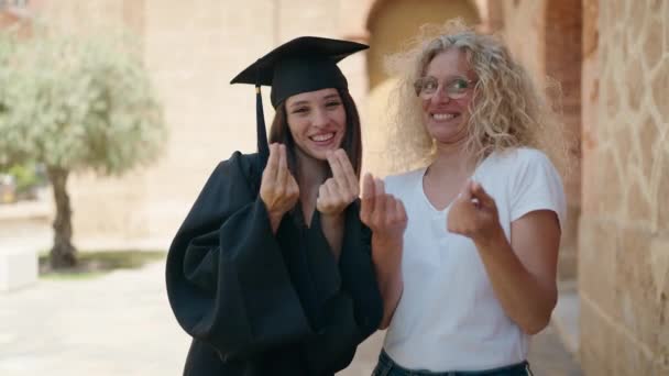 Two Women Mother Graduated Daughter Doing Spend Money Gesture Campus — ストック動画