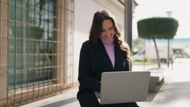 Young Hispanic Woman Smiling Confident Using Laptop Street — Video