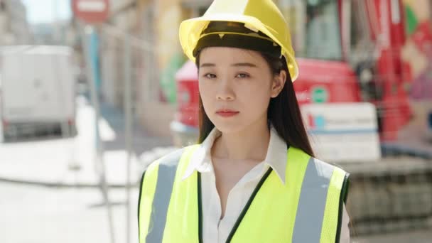 Young Chinese Woman Architect Smiling Confident Standing Street — Vídeo de Stock