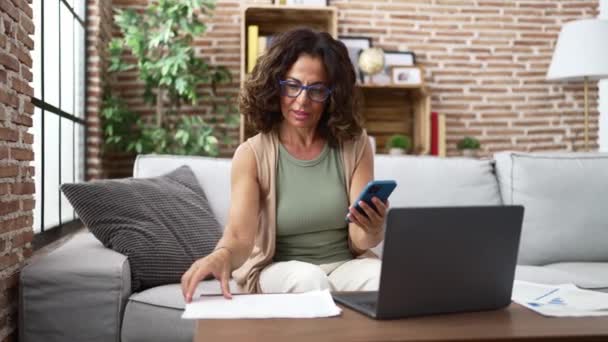 Middle Age Hispanic Woman Doing Countability Documents Laptop — Stock video