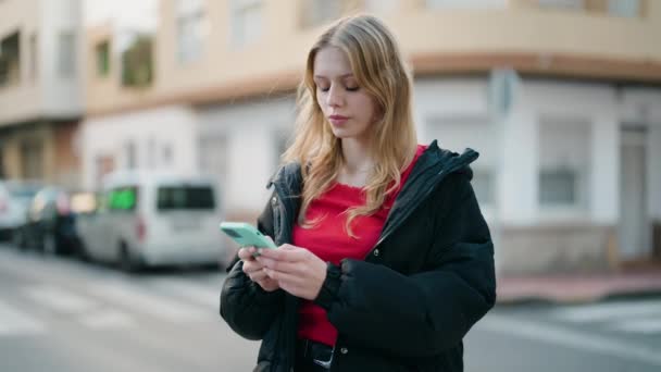 Young Blonde Girl Smiling Confident Using Smartphone Street — Αρχείο Βίντεο
