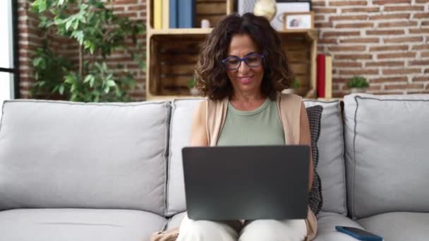 Middle Age Hispanic Woman Using Laptop Sitting Sofa — Stock video