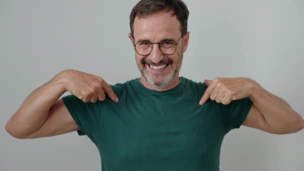 Middle Age Man Smiling Confident Pointing Fingers Himself Isolated White — Stok video
