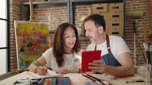 Man Woman Couple Drawing Notebook Using Touchpad Art Studio — Stockvideo