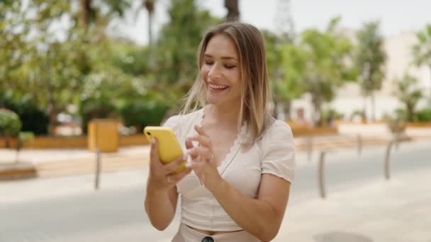 Young Caucasian Woman Smiling Confident Having Video Call Street — Vídeo de Stock