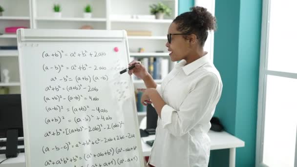 African American Woman Teacher Explaining Maths Lesson Classroom — Stock Video