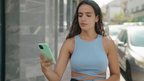 Young Beautiful Hispanic Woman Smiling Confident Making Selfie Smartphone Street — Stock Video